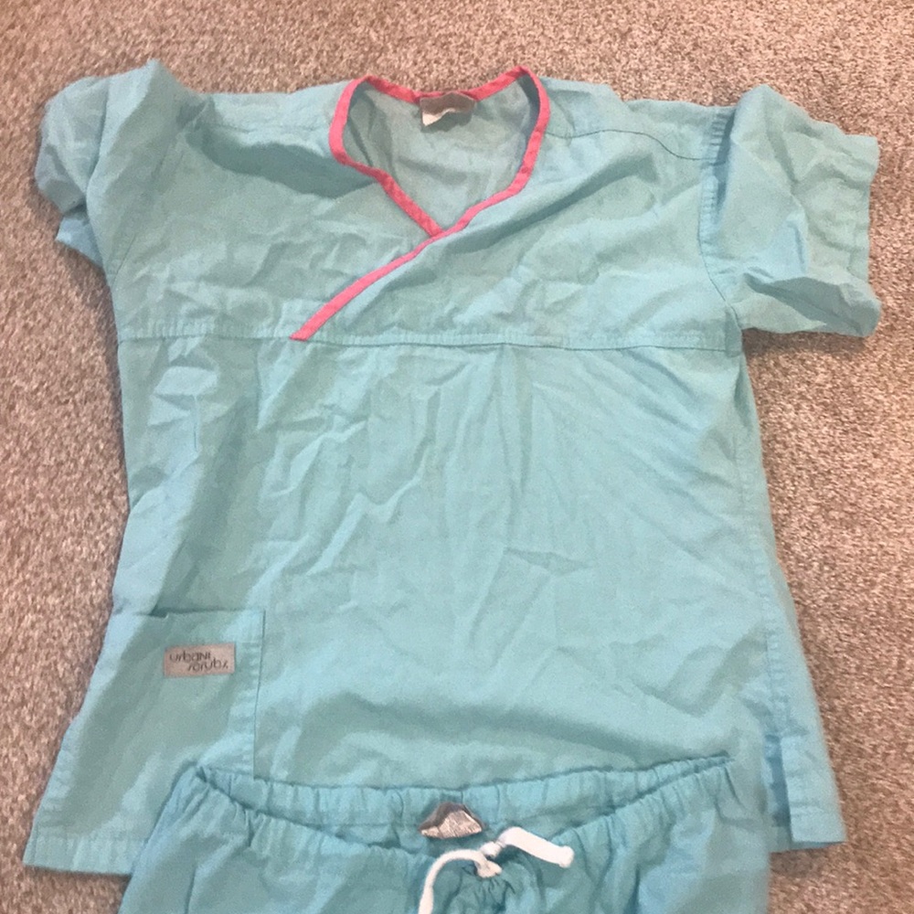 Urbane scrubs light blue small top and bottom